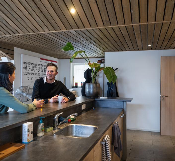 Cumela Advies, Floor, gesprek, Buitenhuis