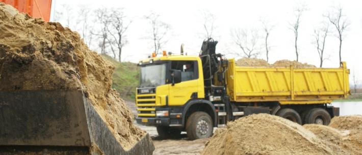 zand vrachtwagen