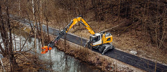 liebherr rupsgraafmachine in bosbouw 