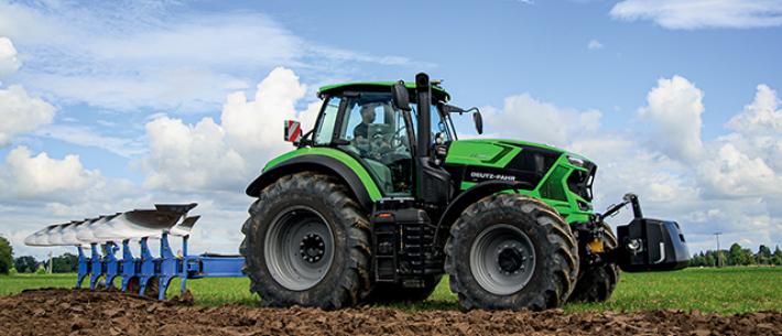 Deutz-Fahr 8280 aan t ploegen