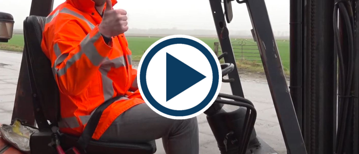 1200 x 800 px - heftruck met  playbutton.png