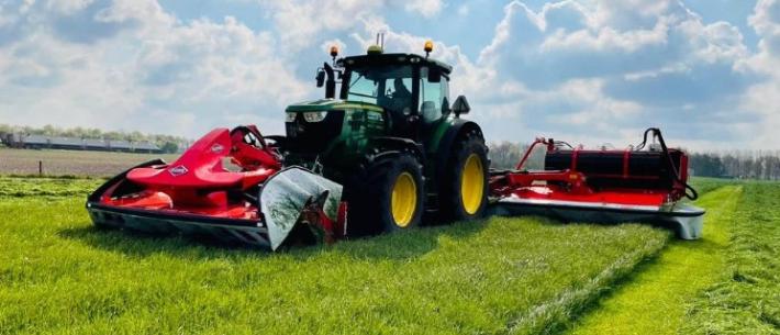 Kuhn tripelmaaier met afvoerbanden