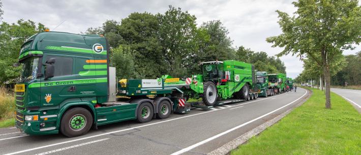 AVR Puma rooiers op transport 