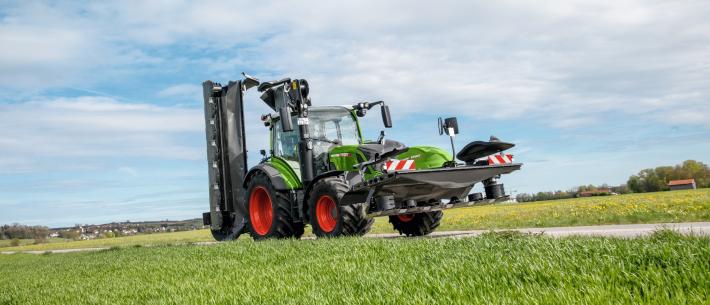 Fendt 700 serie met triplemaaier 