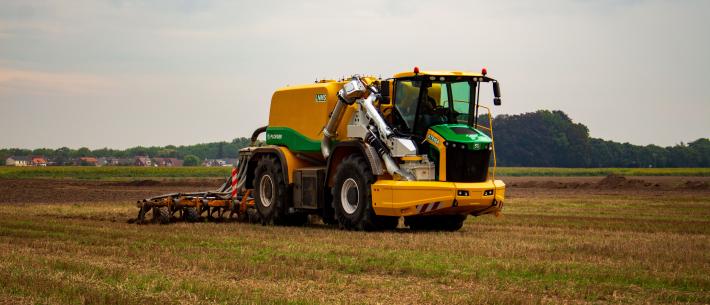 ploeger AT5104 zeldrijdende bemester 