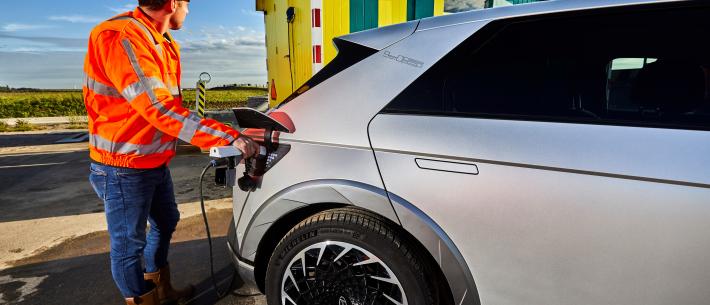 dura vermeer bouwkeet op elektrische auto 