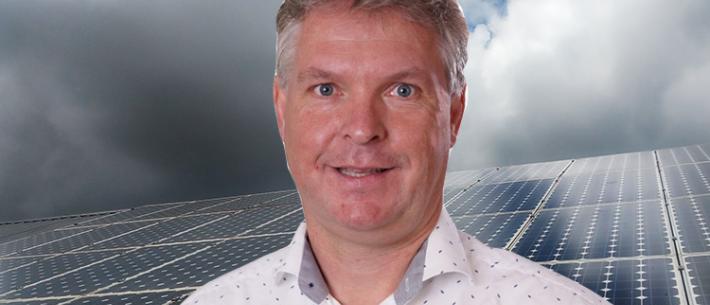 Andre de Swart met zonnepaneel