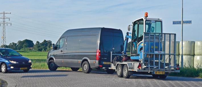 bestelbus met aanhanger.jpg