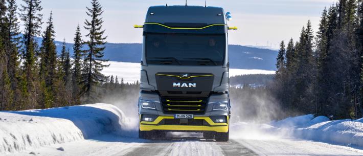 MAN htgx waterstoftruck 