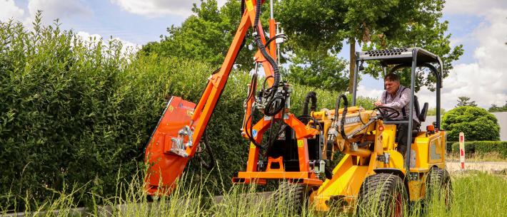 knikmops met armmulchmaaier 