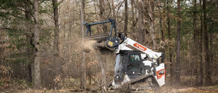 bobcat T86 met boomfrees 