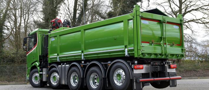 vrachtwagen met laadkraan
