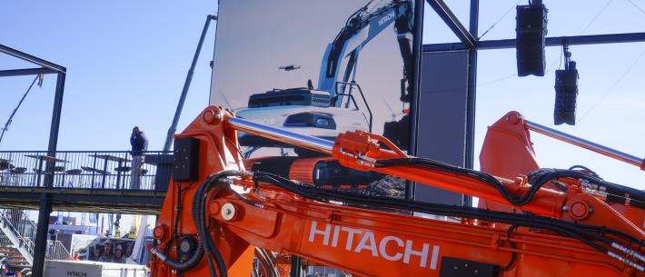 Hitachi landcros op de Bauma 