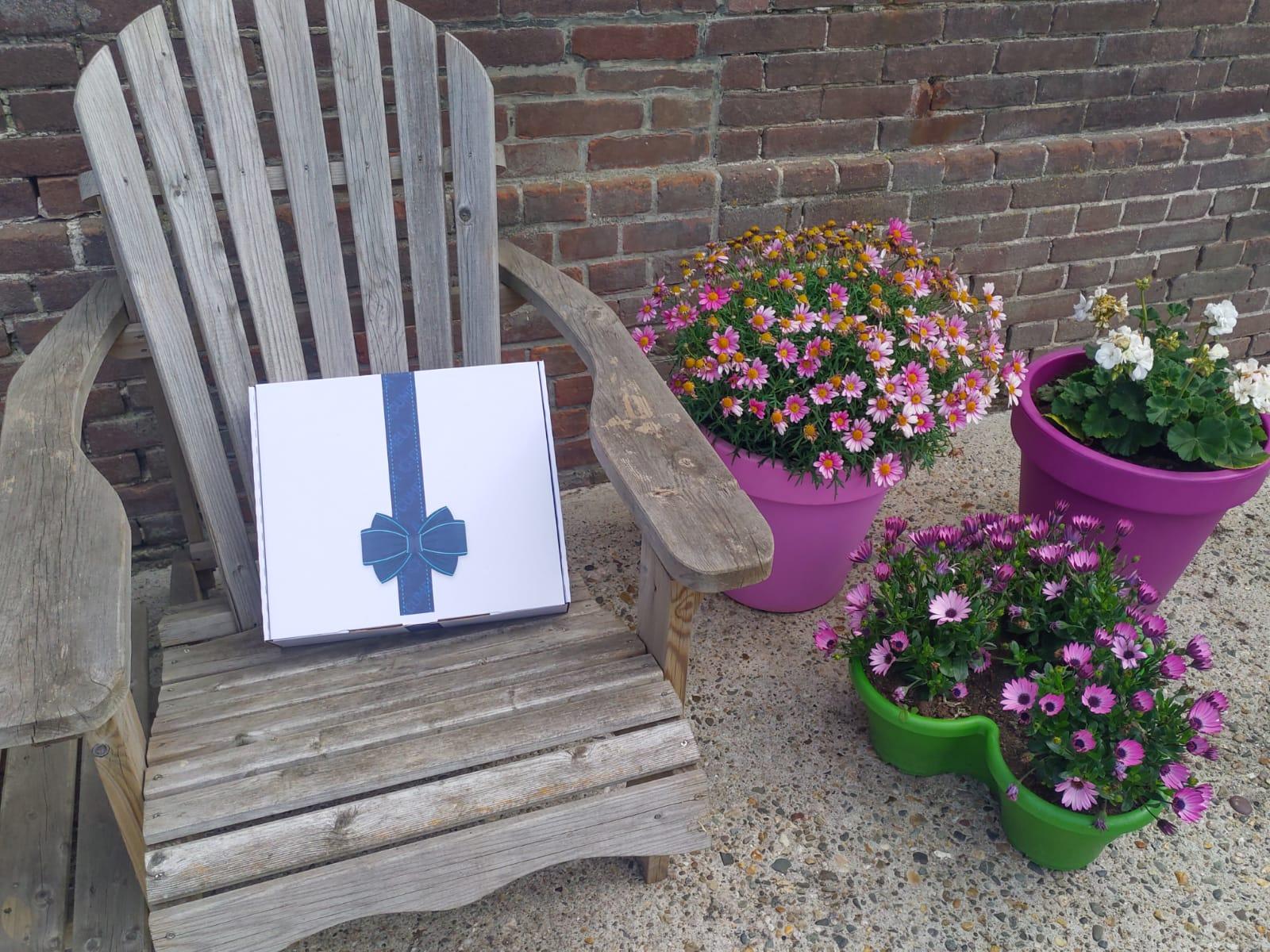 doos op tuinstoel