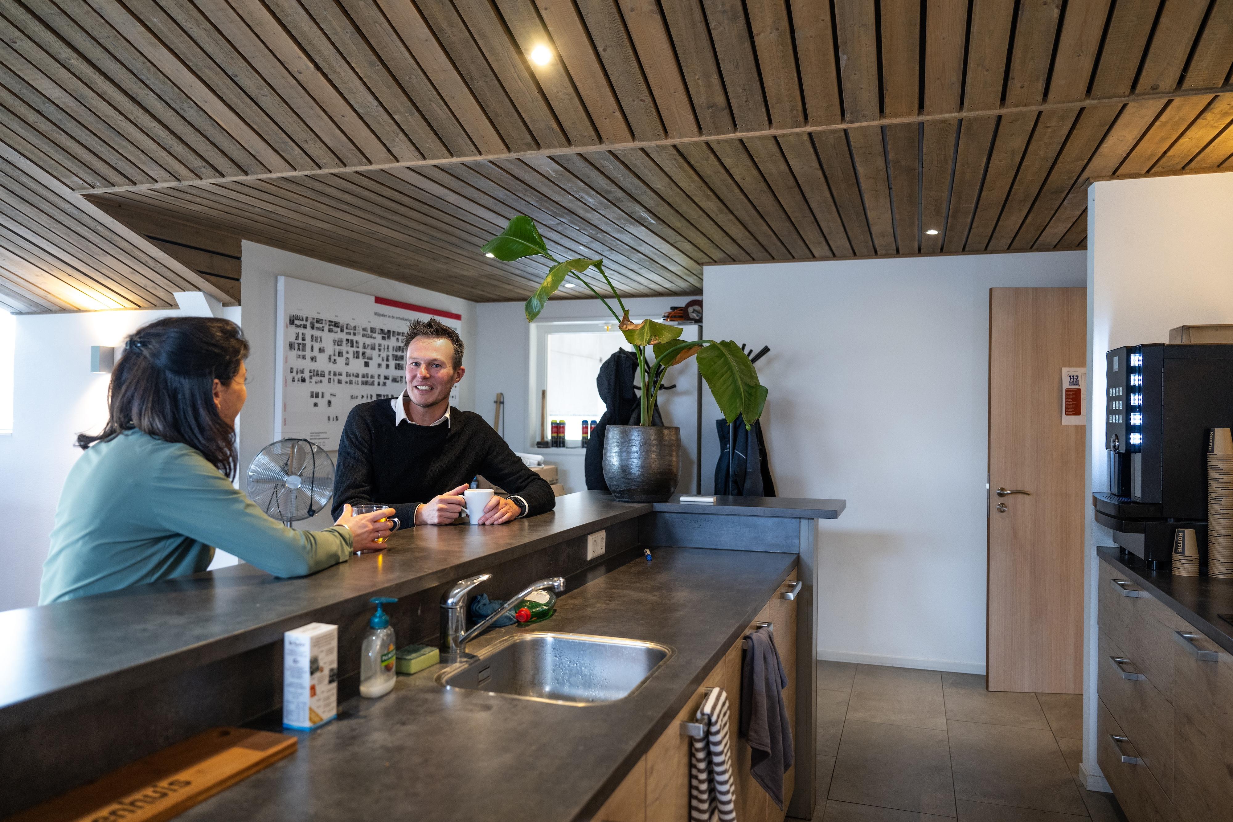Cumela Advies, Floor, gesprek, Buitenhuis