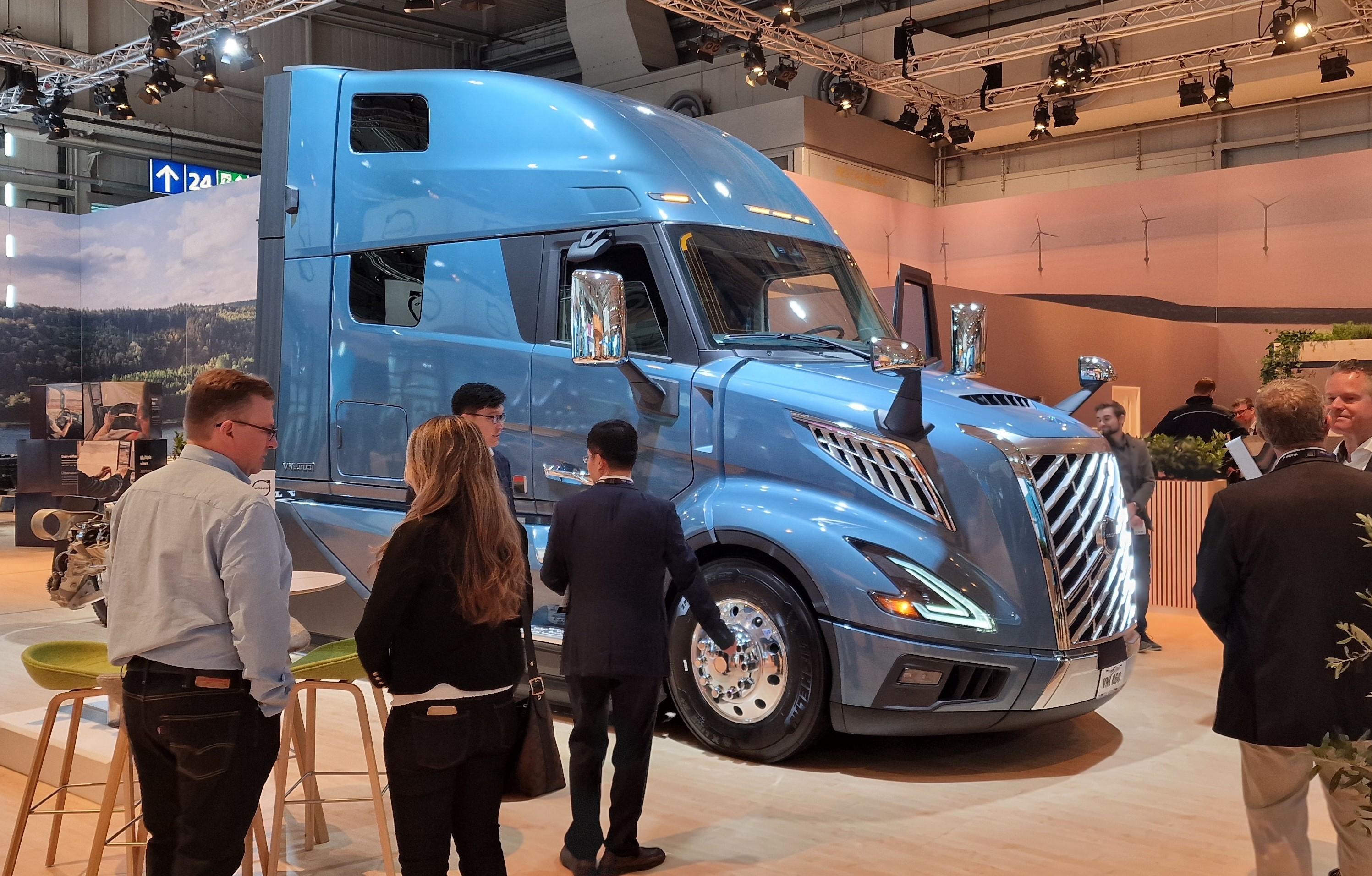 Volvo VNL op IAA