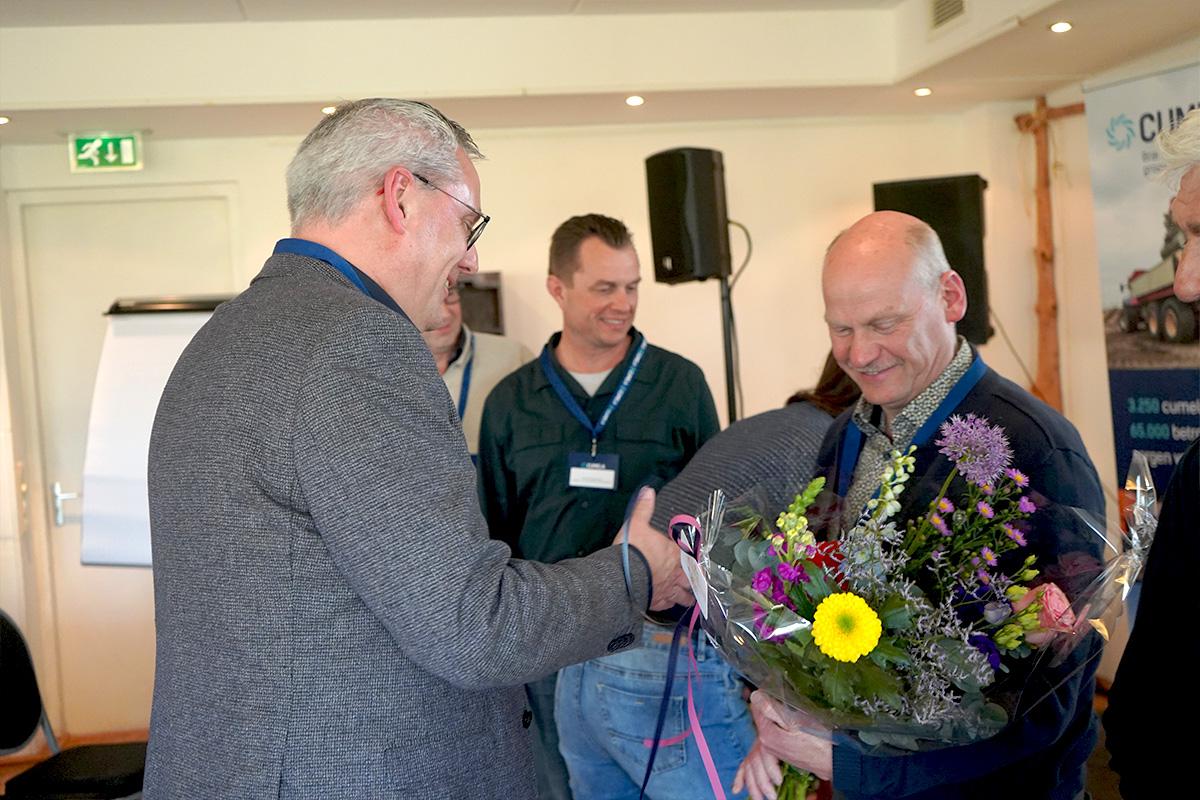 Auke feliciteer