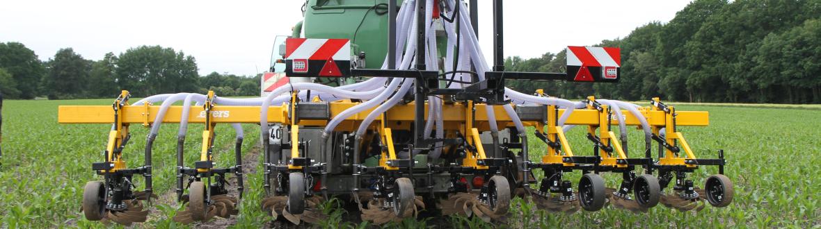 Roterende schoffels kunnen percelen met een hoge onkruiddruk goed aan, stropen niet en mengen de mest goed door de grond. 