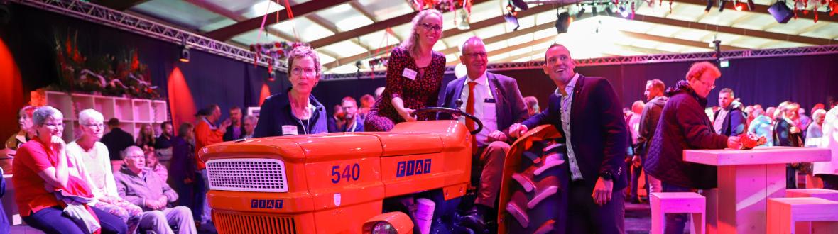feestje zittend