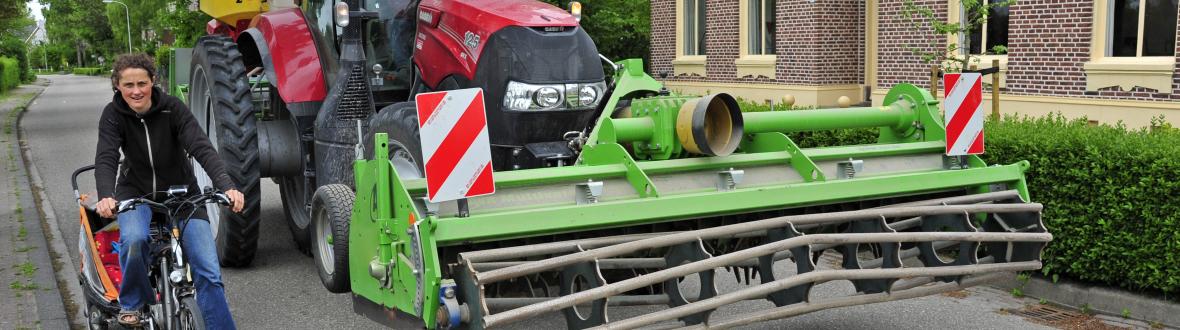 Veilig met landbouwverkeer - Fiets langs trekker