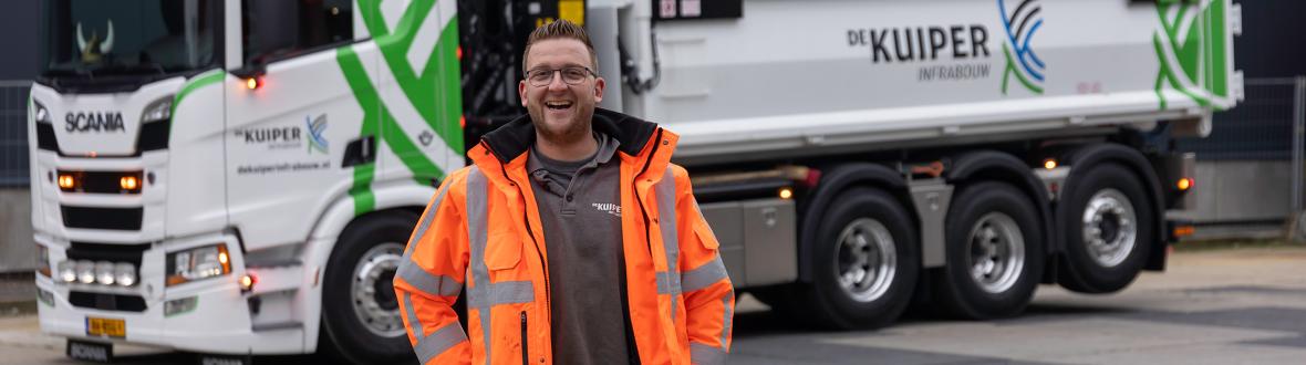 scania S 520 truck met trotse chauffeur 