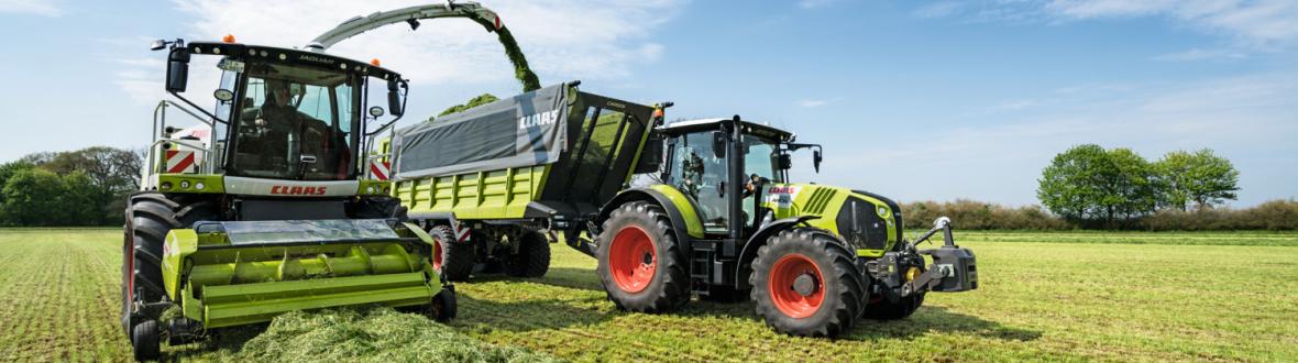 claas hakselaar in gras 