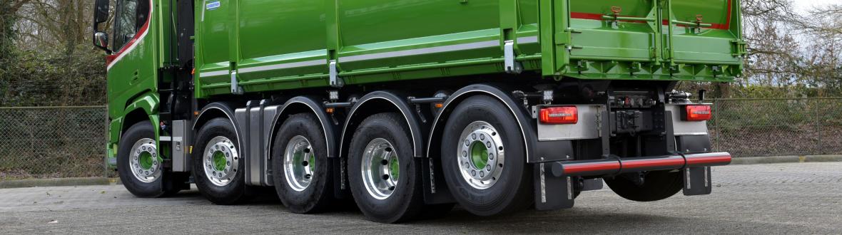 vrachtwagen met laadkraan
