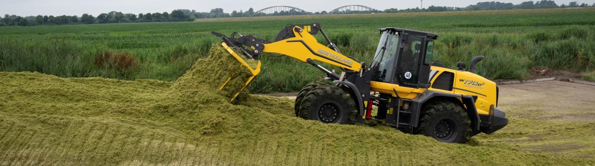 New Holland WD170 Forage Power op de kuil 