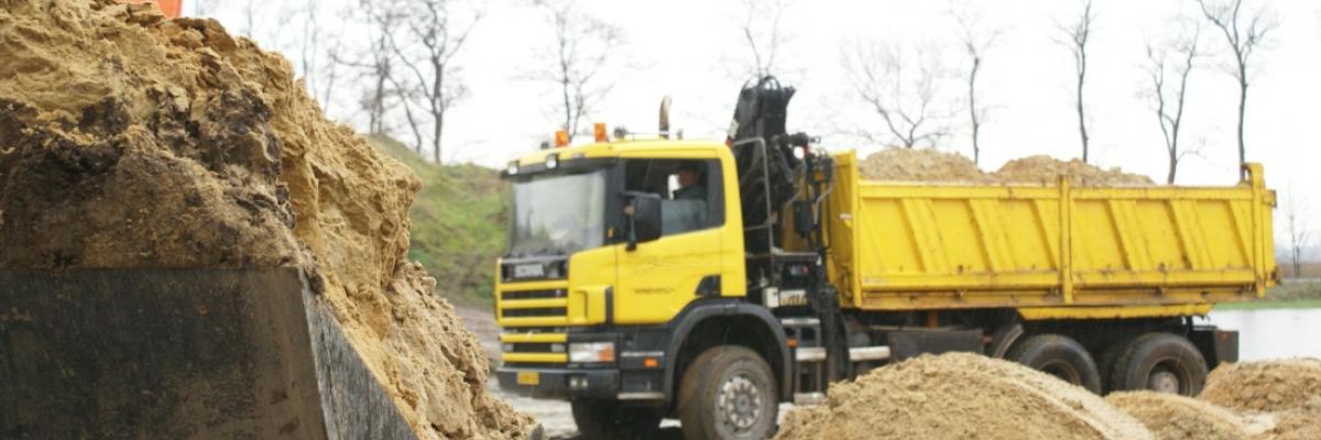 zand vrachtwagen