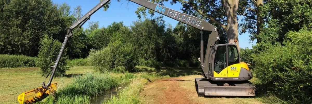  Met een bereik van zeventien meter kan Heldens meanderende watergangen schonen.