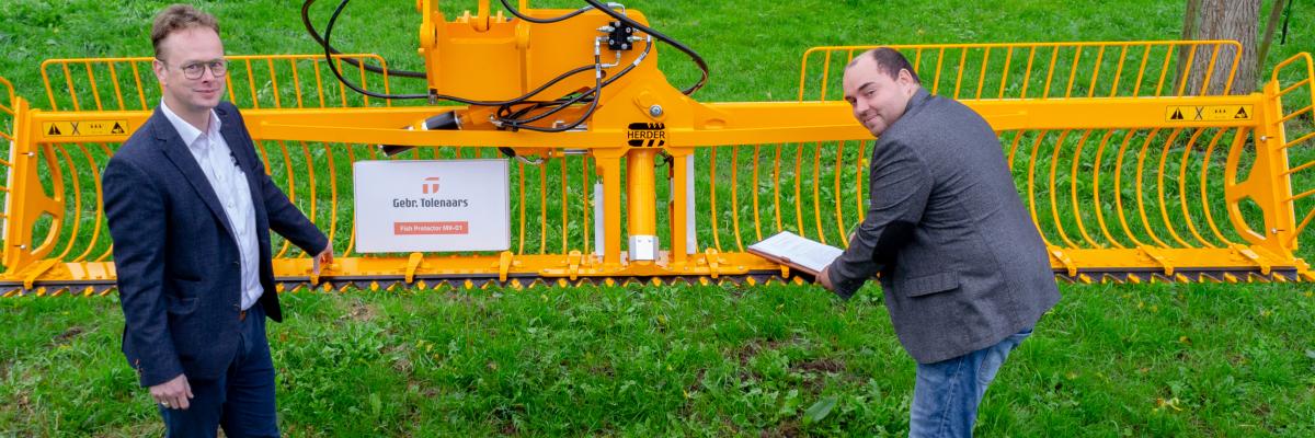 Herder neemt Vishprotector over.