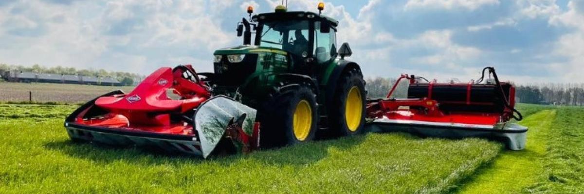 Kuhn tripelmaaier met afvoerbanden