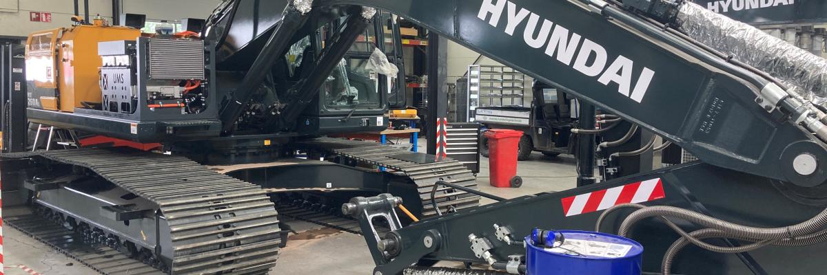Hyundai elektrische graafmachine in aanbouw 