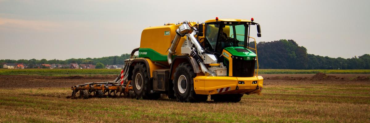 ploeger AT5104 zeldrijdende bemester 