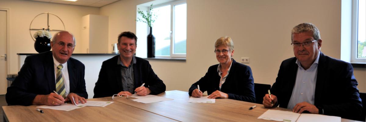 Frank Kramer (Pro aCt), Johan van Bosch (algemeen secretaris Landbouw-service), Annie van Landuyt (voorzitter Landbouw-service), Luc Vanoirbeek (voorzitter OVPG