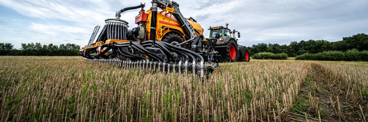 veenhuis bouwlandbemesten met zodenbemester 