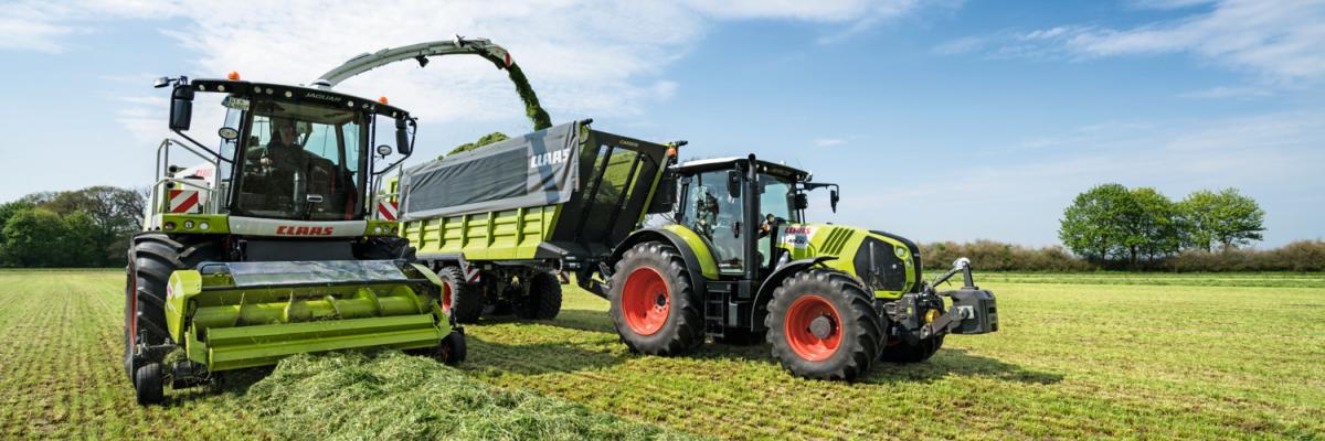 claas hakselaar in gras 