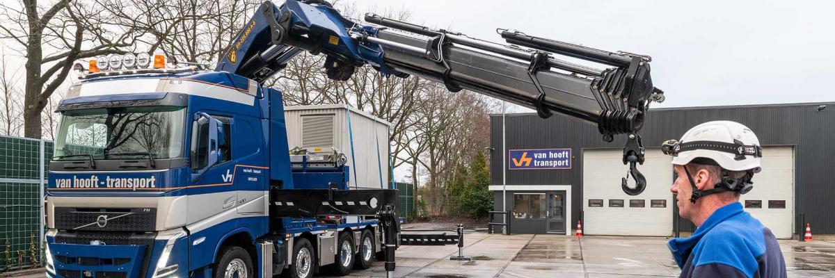 Volvo FH 500-bakwagen met 225-tonmeter-Erkin-autolaadkraan