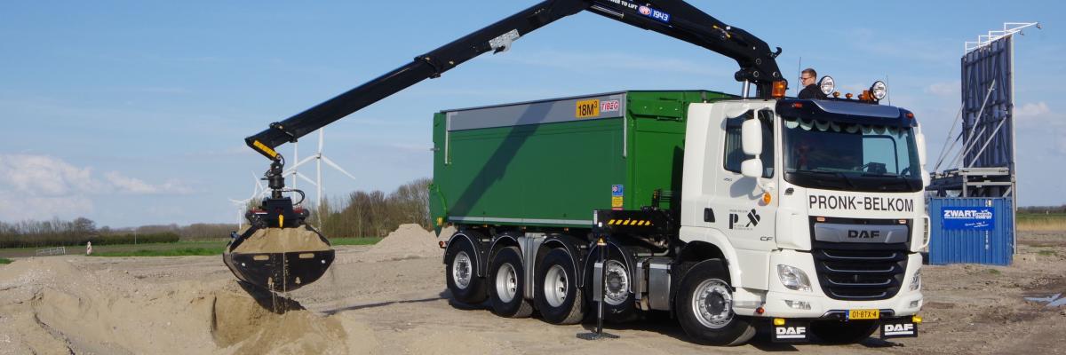 Veldhuizen DAF Quadro 10x4 met autolaadkraan 