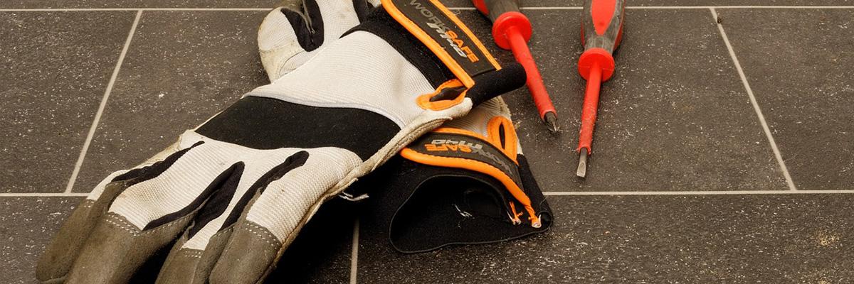 werkhandschoenen, schroevendraaier, reintegratie