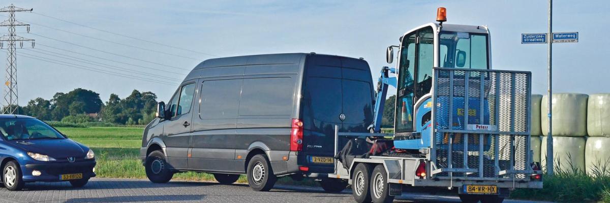 bestelbus met aanhanger.jpg