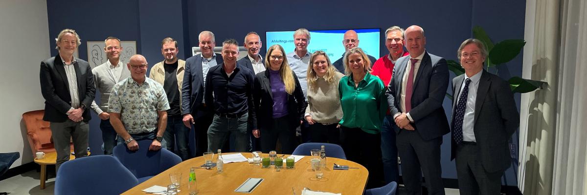 deelnemers overleg veilige vluchtstrook