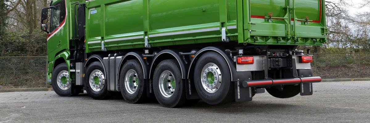 vrachtwagen met laadkraan