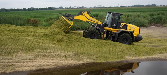 New Holland WD170 Forage Power op de kuil 