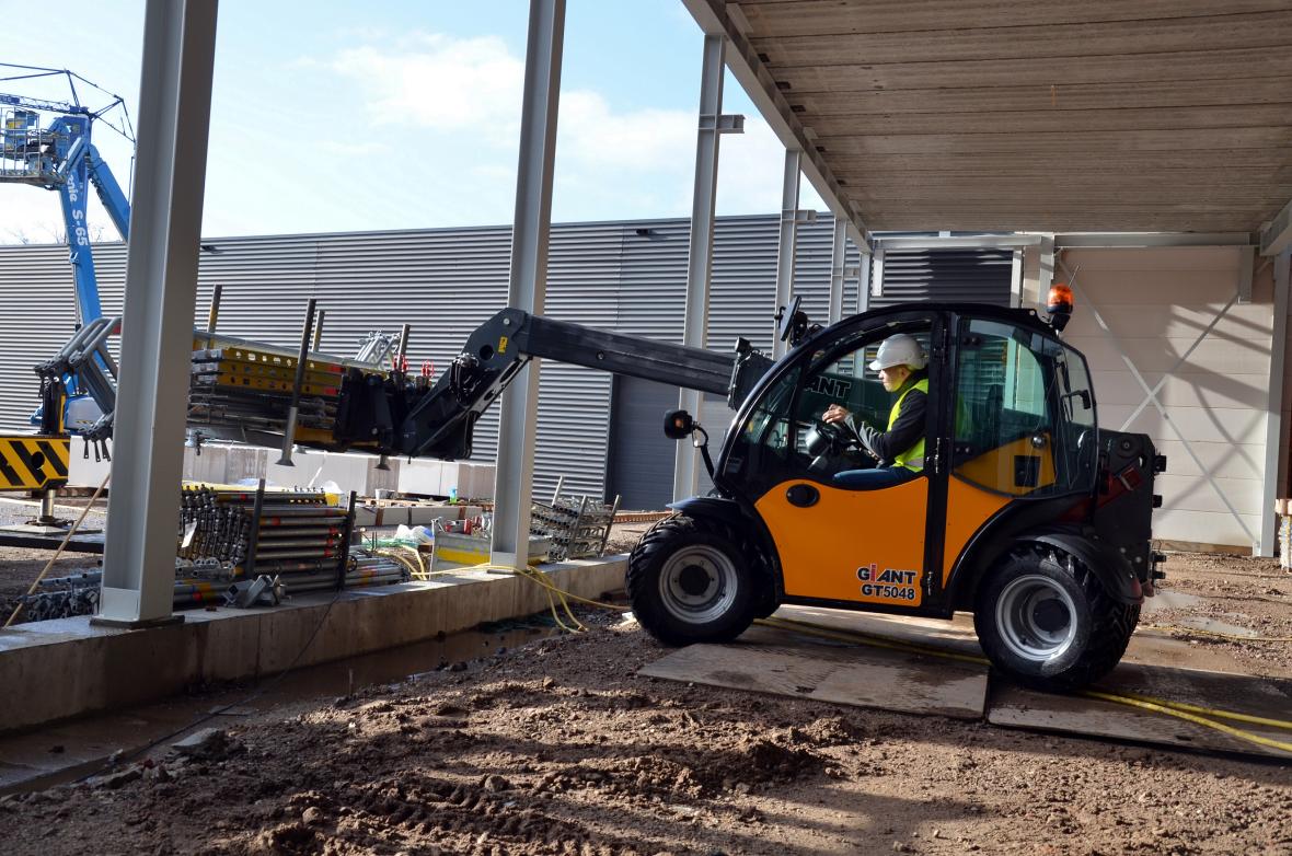 De GT5048 is uitgerust met een 36 kW (50 pk) Kubota-Stage V-motor.