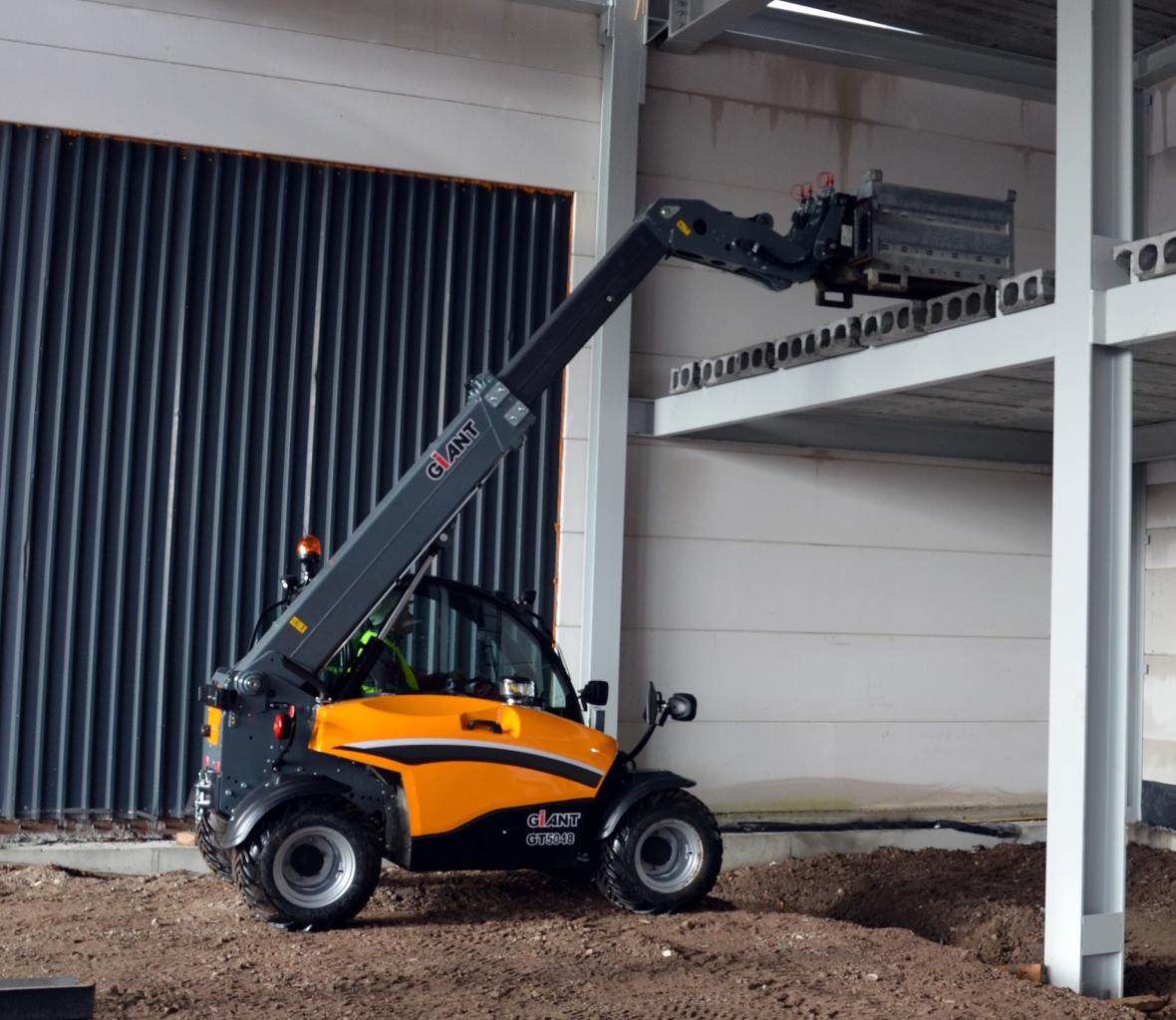 De machine heeft een hefhoogte van 4,80 meter.