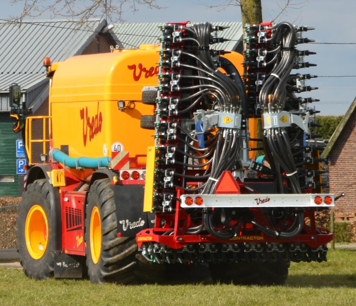 De twaalf-meterversie van de ZB4 Contractor is in transportstand aan de bovenzijde slechts 2,50 meter breed.