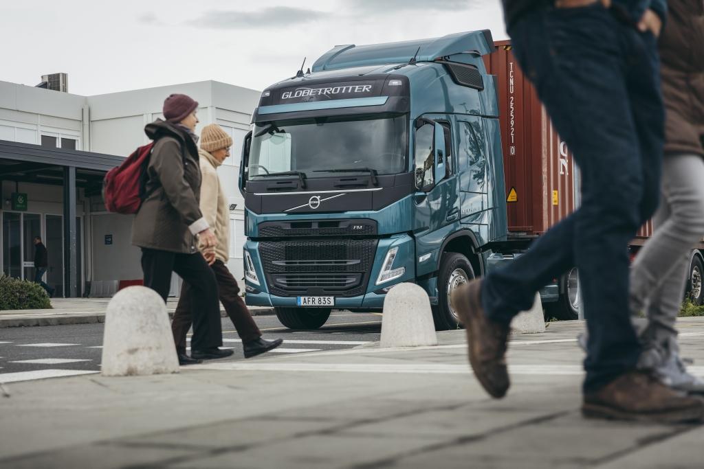 Volvo truck in de stad