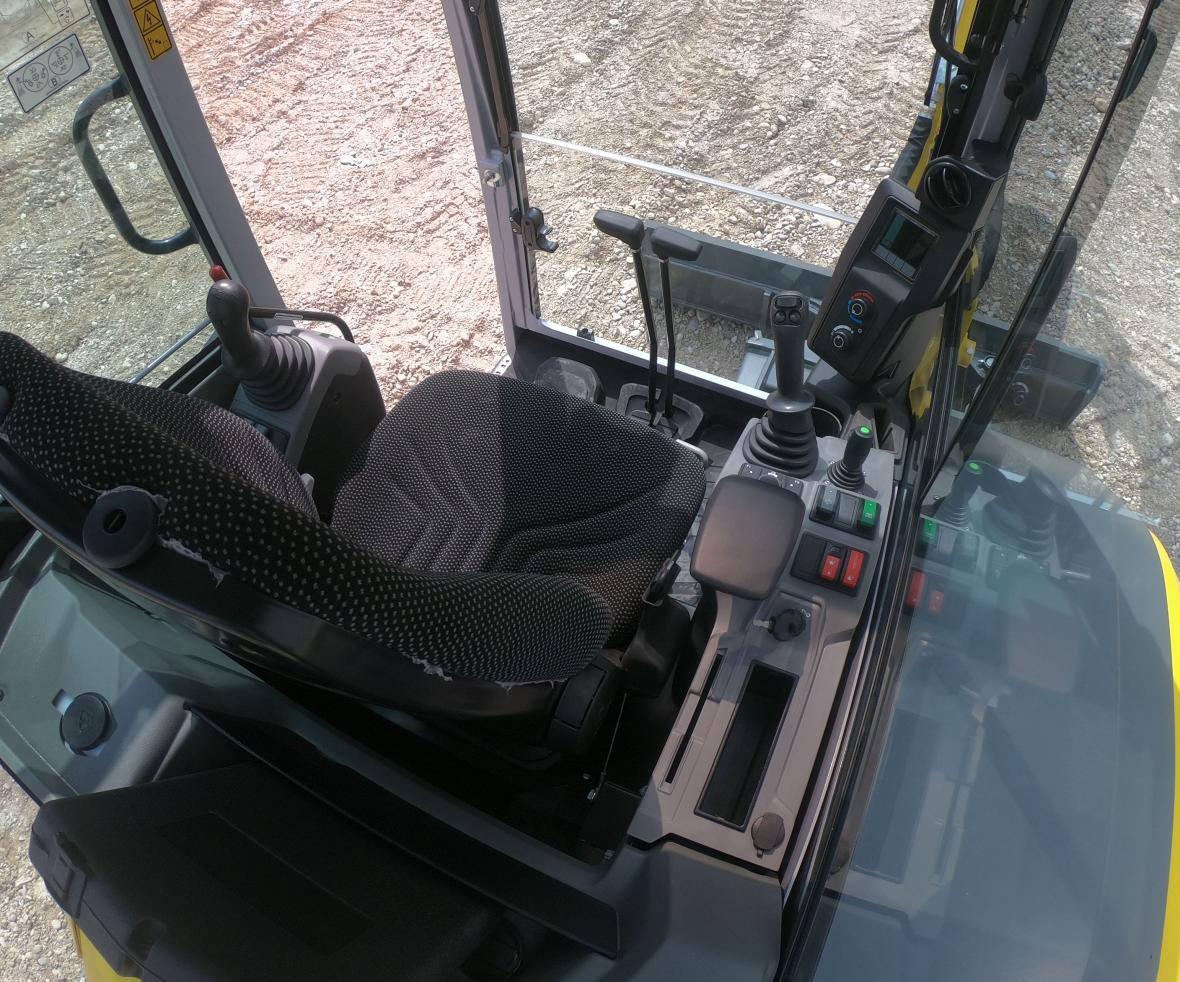 interieur wacker neuson minigraafmachine