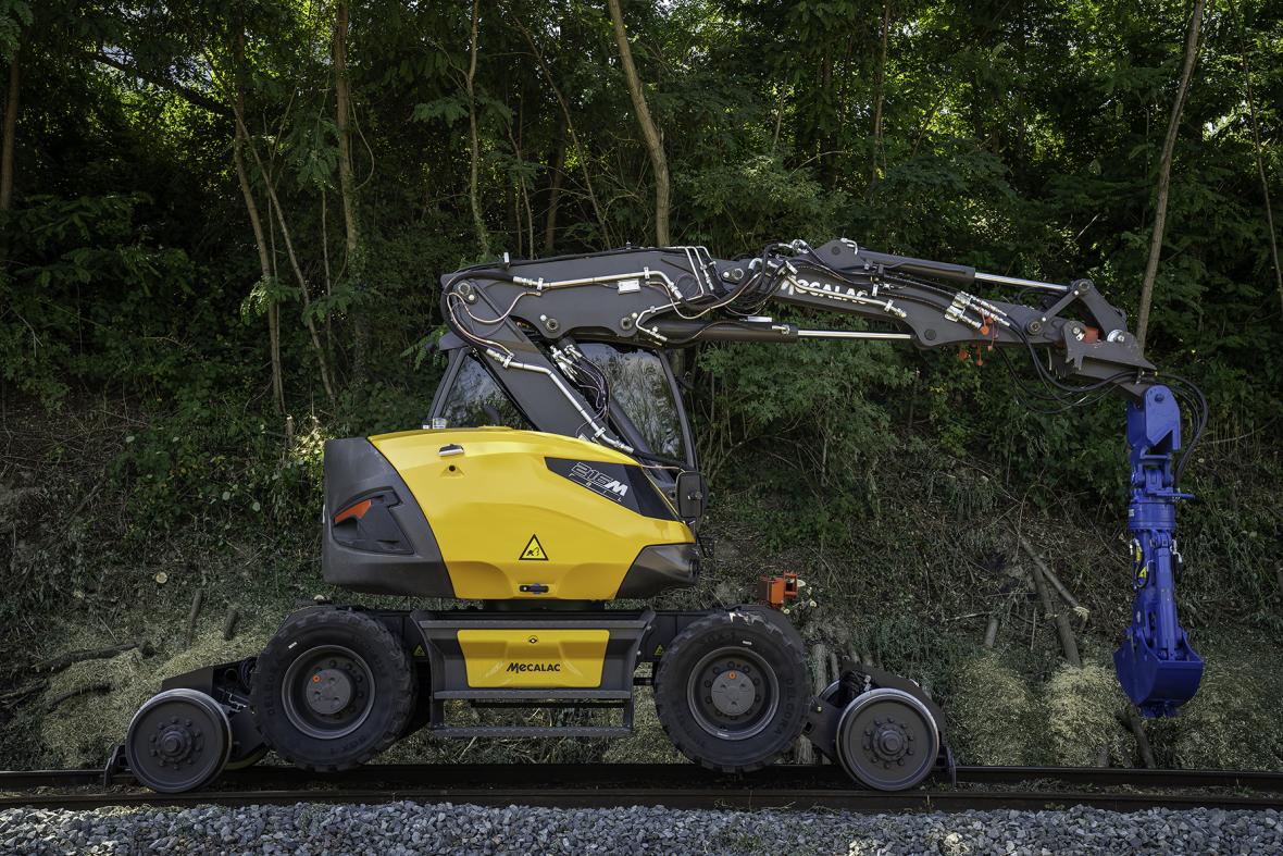 Mecalac 215M Rail met knijperbak 